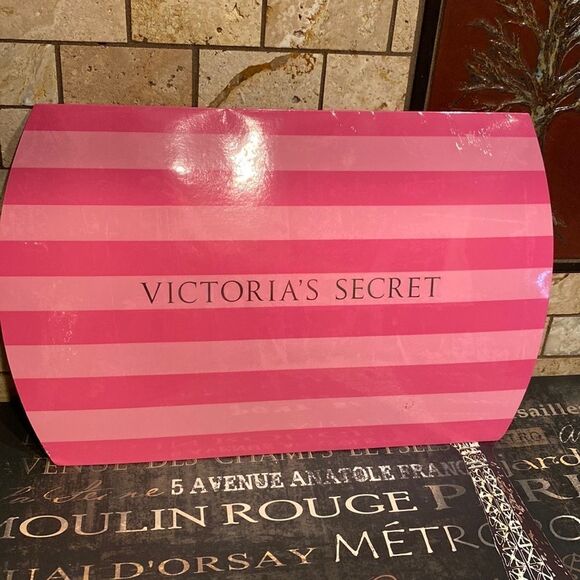 Vintage Victoria’s Secret Pillow Large Gift Box - Picture 2 of 3